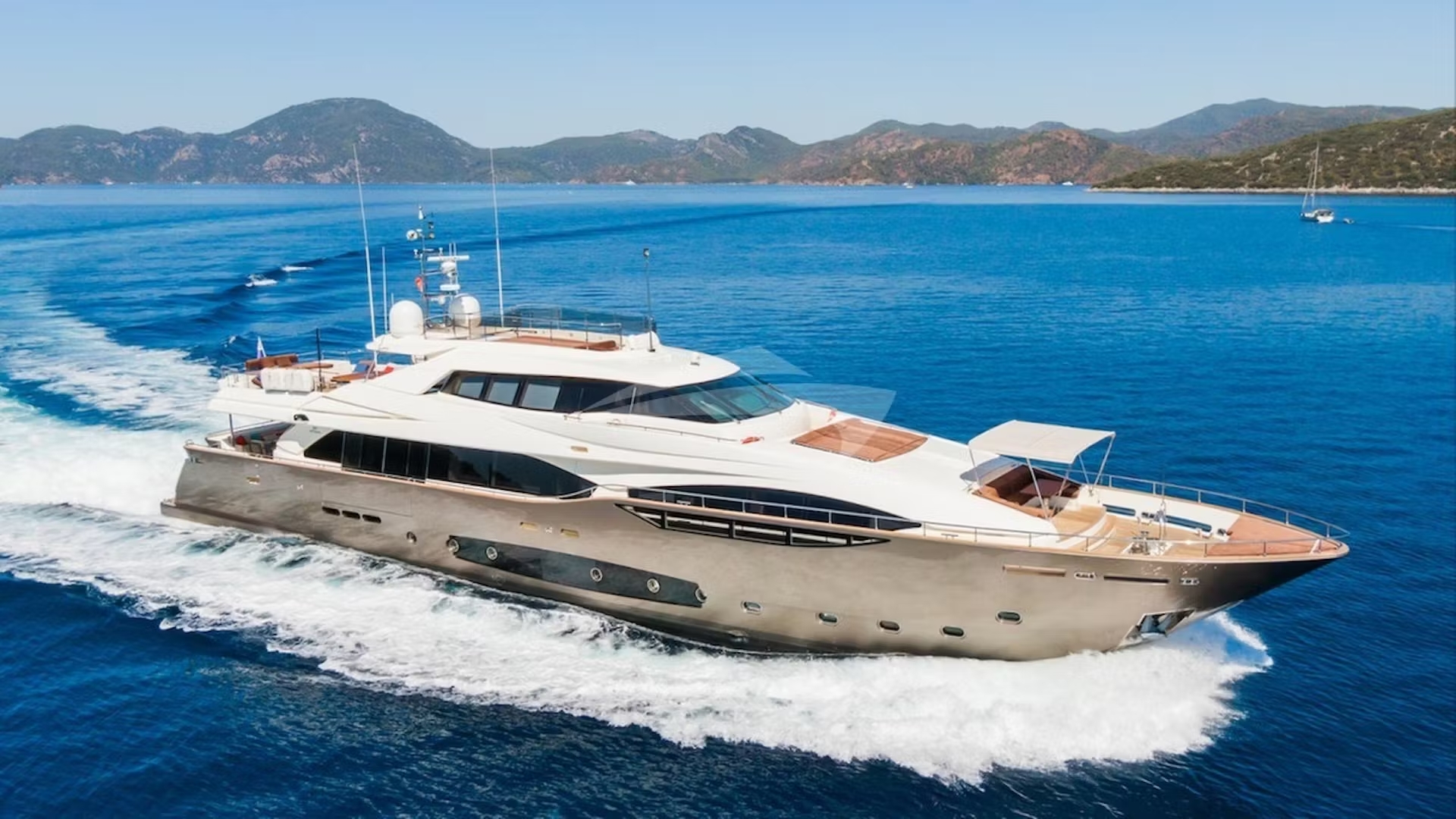 <p>Yacht & Goelette</p>
